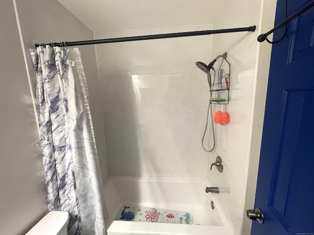 bathroom featuring shower / bath combo