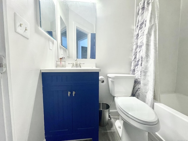 full bathroom featuring shower / bath combo with shower curtain, toilet, and vanity
