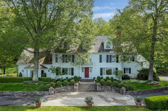 8 Bayberry Hl, Roxbury, CT 06783 - colonial inspired home with a front yard and a chimney