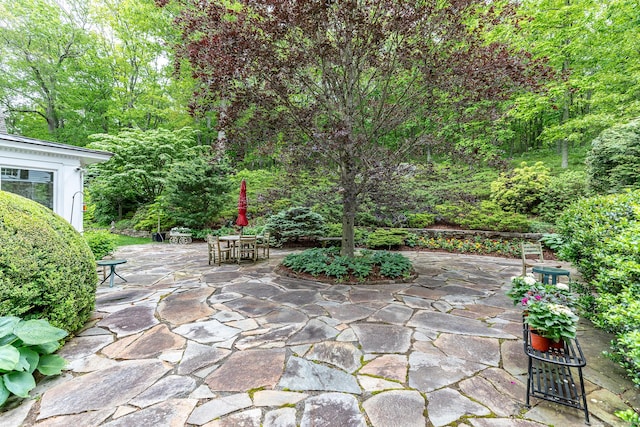 8 Bayberry Hl, Roxbury, CT 06783 - view of patio / terrace with outdoor dining area