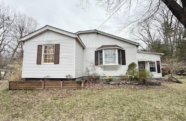 44 Red Bridge Rd, Thompson, CT 06255 - view of front of home with a front yard and board and batten siding