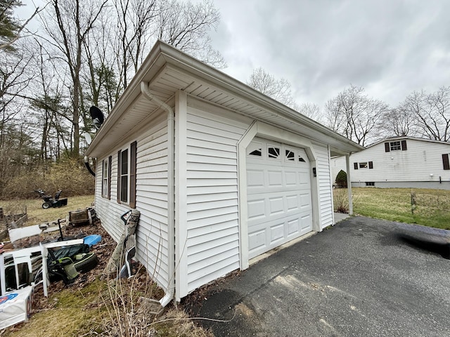 44 Red Bridge Rd, Thompson, CT 06255 - detached garage with asphalt driveway