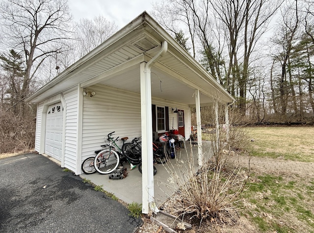 44 Red Bridge Rd, Thompson, CT 06255 - view of outbuilding with a garage