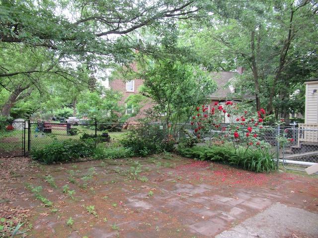 164 Flanders St, Bridgeport, CT 06604 - view of yard with a gate