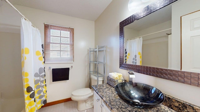 bathroom with toilet, vanity, a shower with shower curtain, and baseboards