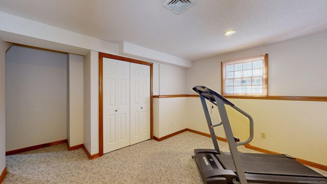 exercise room featuring recessed lighting, carpet flooring, visible vents, and baseboards