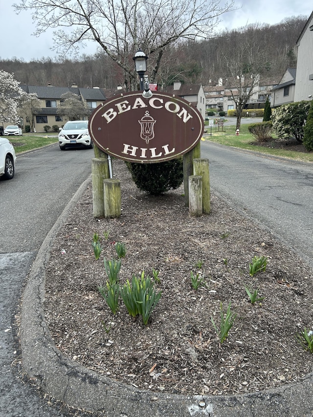 community sign with a residential view