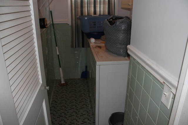 laundry area with washer / clothes dryer