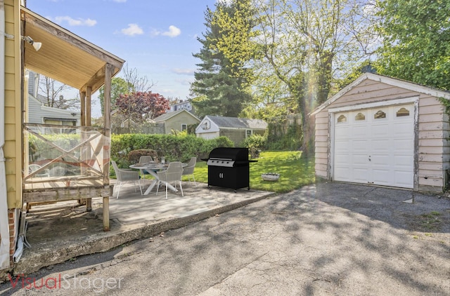 90 Culloden Rd, Stamford, CT 06902 - view of garage