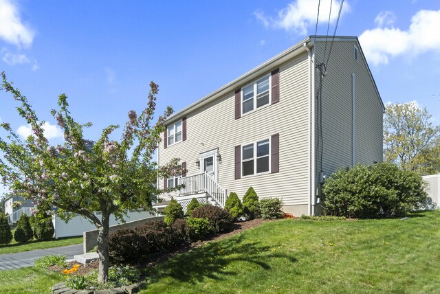 5 Ridge Ln, Shelton, CT 06484 - colonial-style house with a front yard