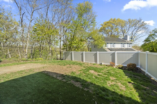 5 Ridge Ln, Shelton, CT 06484 - view of yard featuring a fenced backyard