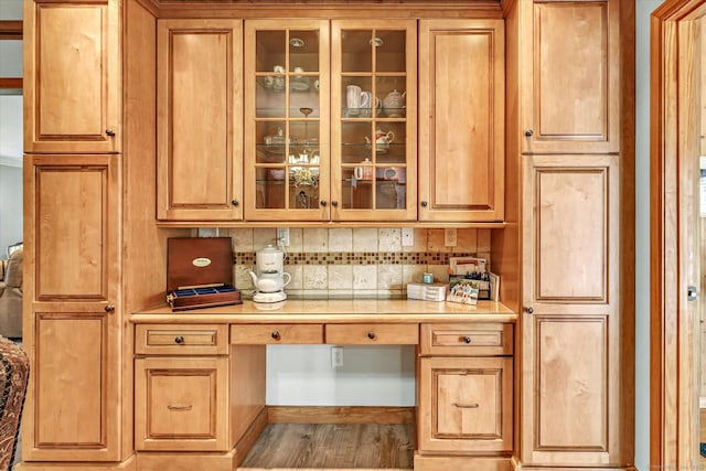 70 Cali Dr, Shelton, CT 06484 - bar with backsplash, built in study area, and wood finished floors