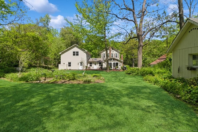 view of green lawn