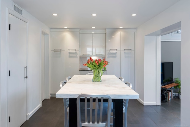 dining room featuring baseboards, visible vents, and recessed lighting