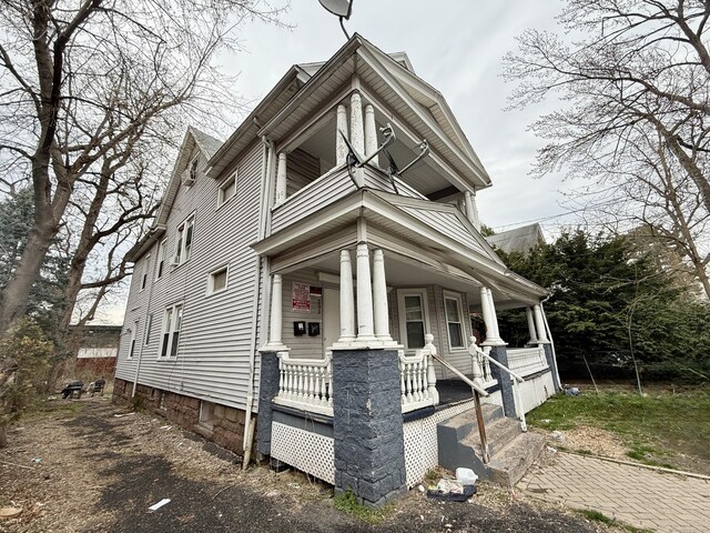 view of front of house featuring covered porch