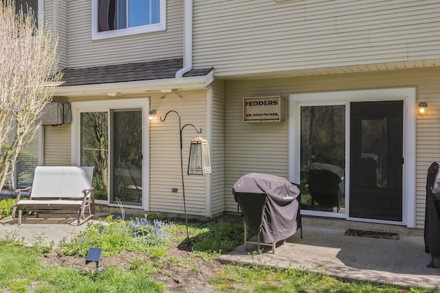 136 Pembroke Rd Unit 6-49, Danbury, CT 06811 - back of house featuring a shingled roof