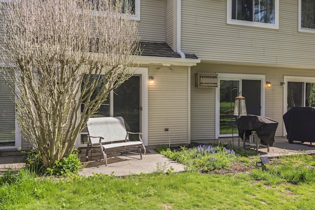 136 Pembroke Rd Unit 6-49, Danbury, CT 06811 - exterior space with a patio