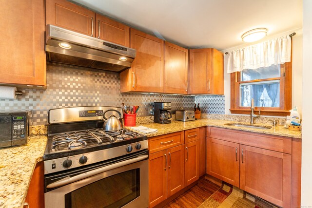 574 Fabyan Rd, Thompson, CT 06255 - kitchen with under cabinet range hood, backsplash, a sink, stainless steel range with gas cooktop, and dark wood-type flooring