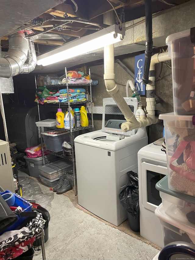 laundry room with laundry area and washing machine and clothes dryer