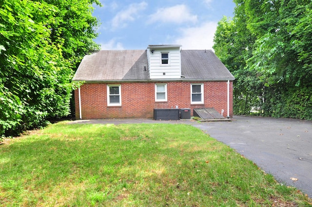 27 Brook St, New Britain, CT 06051 - back of house featuring brick siding and a lawn