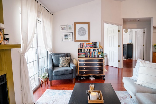 15 Forest Glen Cir Unit 19, Middletown, CT 06419 - living room featuring wood finished floors and vaulted ceiling