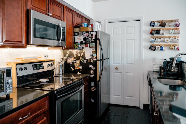 15 Forest Glen Cir Unit 19, Middletown, CT 06419 - kitchen with stainless steel appliances and a sink