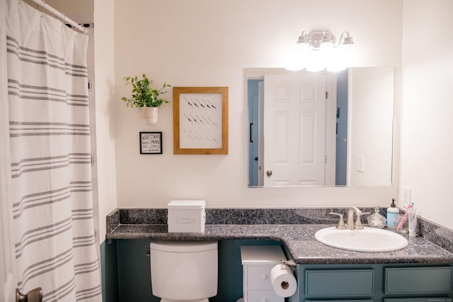 15 Forest Glen Cir Unit 19, Middletown, CT 06419 - bathroom featuring toilet, vanity, and a shower with curtain