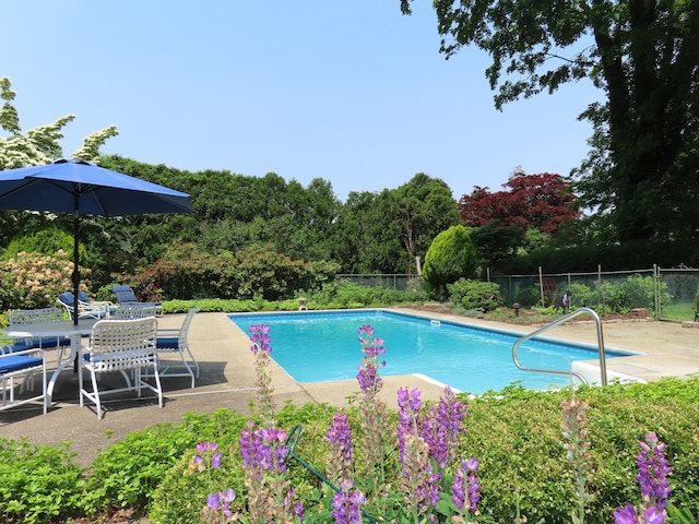 9 Academy Ln, Old Lyme, CT 06371 - view of pool with a patio area