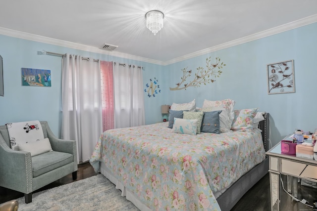 bedroom featuring crown molding, a chandelier, wood finished floors, and visible vents