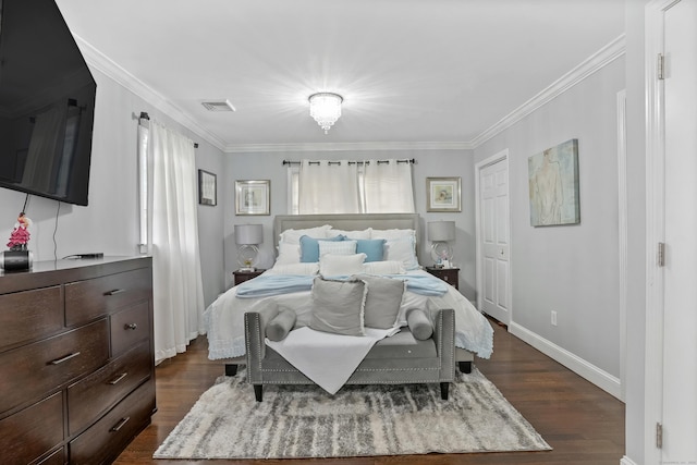 bedroom featuring baseboards, visible vents, dark wood-type flooring, and crown molding