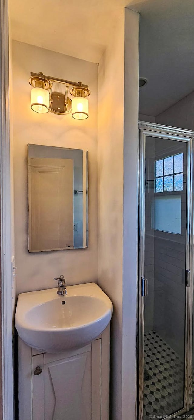 25 S Highland St, West Hartford, CT 06119 - bathroom with a stall shower and vanity