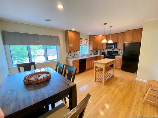dining area featuring light wood-style flooring, baseboards, and recessed lighting