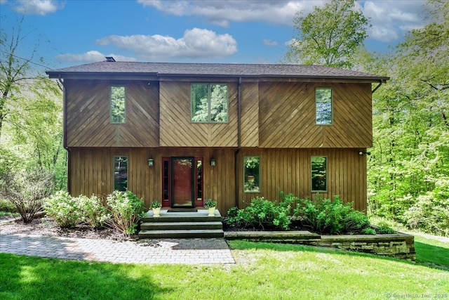 view of front of property with a front lawn