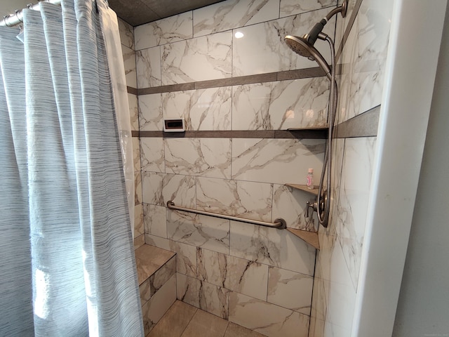 full bathroom featuring tiled shower