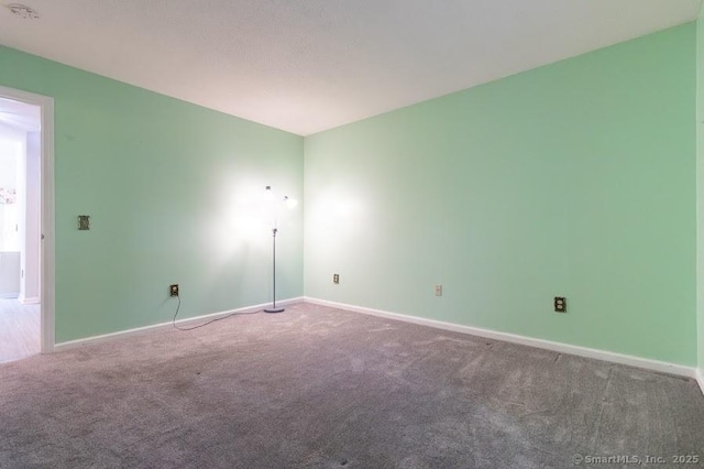 443 Lakeview Dr Unit 443, Southington, CT 06489 - unfurnished room featuring carpet flooring and baseboards