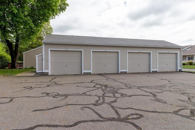 443 Lakeview Dr Unit 443, Southington, CT 06489 - view of garage