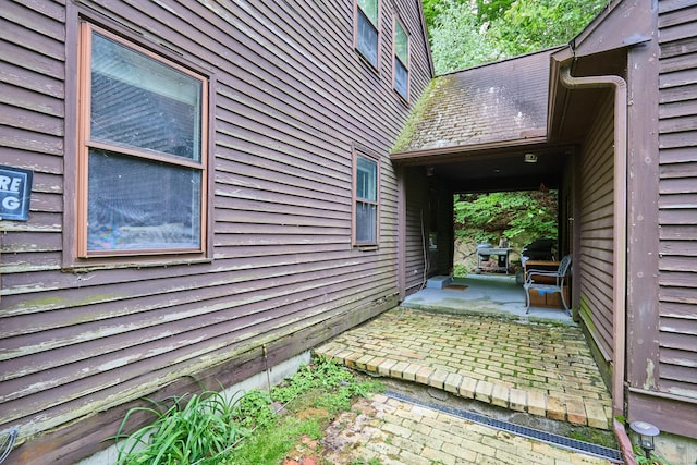 581 Oxford Rd, Oxford, CT 06478 - view of side of home with a patio area