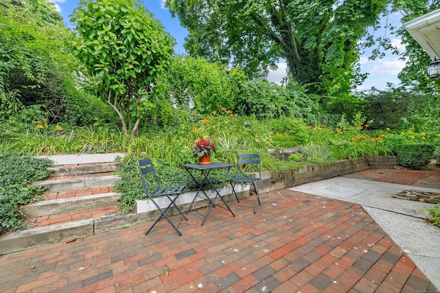 16 N Main St, Essex, CT 06426 - view of patio