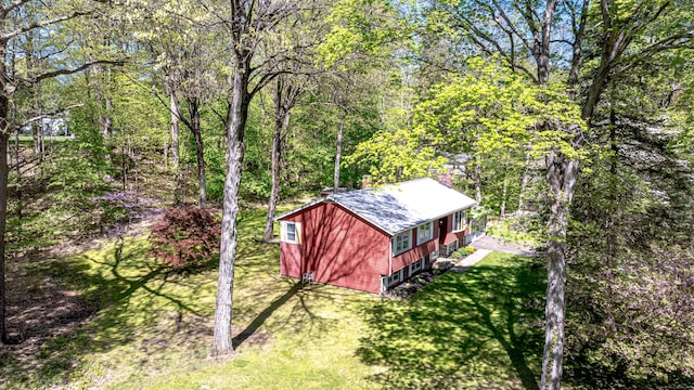 birds eye view of property featuring a view of trees