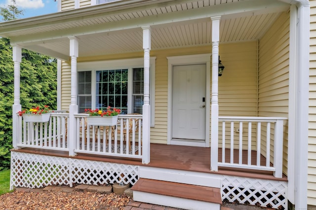 property entrance featuring a porch