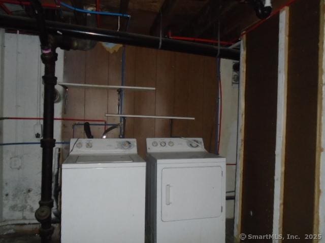 35 Greenhouse Blvd, West Hartford, CT 06110 - laundry area with laundry area and separate washer and dryer