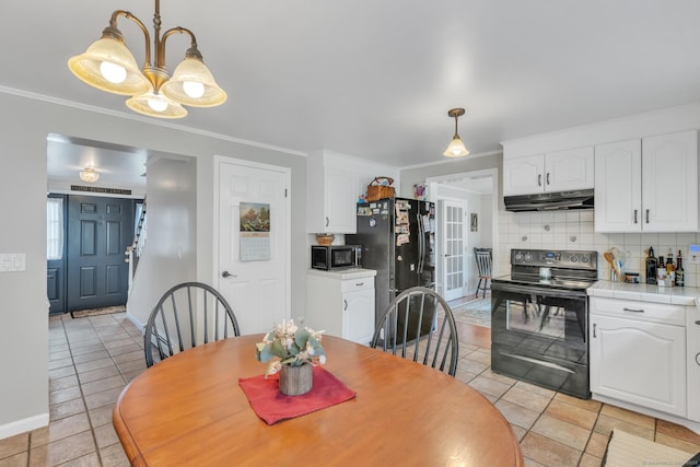 dining area featuring baseboards, ornamental molding, and light tile patterned flooring