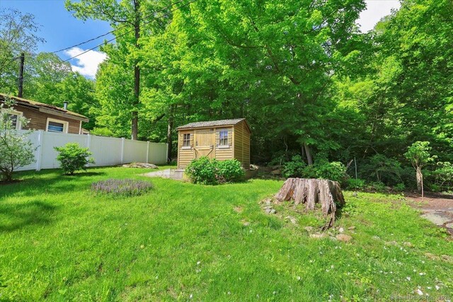 538 Winthrop Rd Unit 5, Deep River, CT 06417 - view of yard featuring an outbuilding