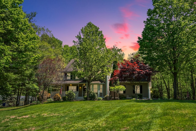 view of front of property featuring a porch and a yard