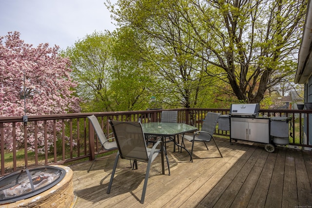 deck featuring outdoor dining space
