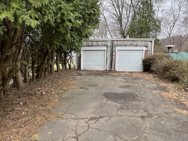 21-23 Elm St, Derby, CT 06418 - view of detached garage