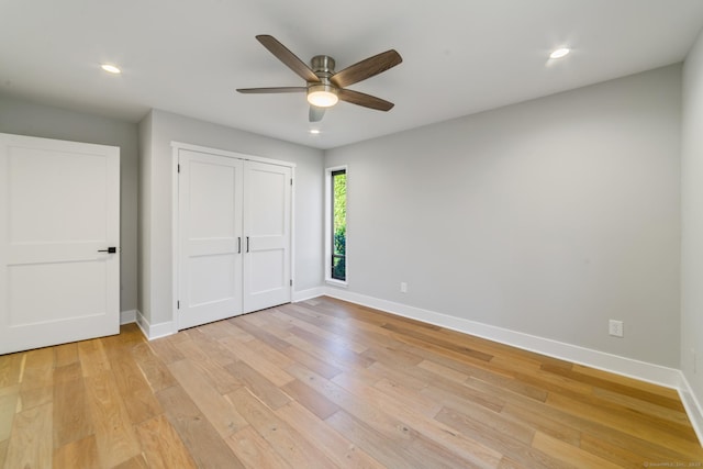 unfurnished bedroom featuring recessed lighting, a ceiling fan, light wood-type flooring, a closet, and baseboards