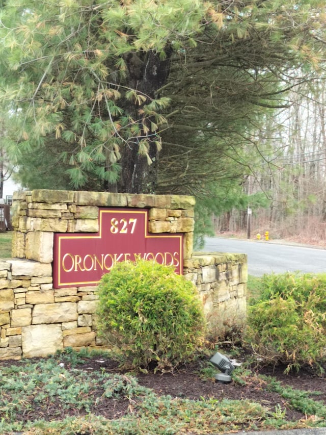 view of community / neighborhood sign
