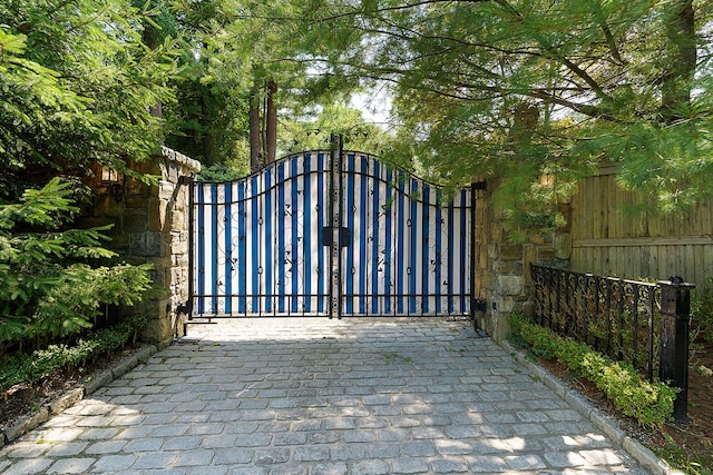 5 Northside Ln, Westport, CT 06880 - view of gate
