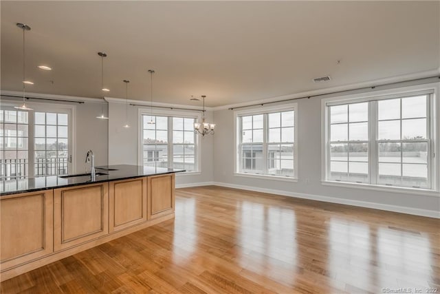 85 Memorial Rd Apt 414, West Hartford, CT 06107 - kitchen with light wood finished floors, a sink, baseboards, visible vents, and an inviting chandelier